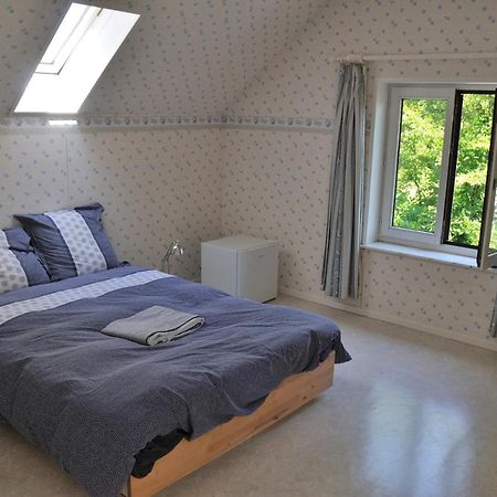 Suite Familiale Avec 2 Chambres Dans Une Villa - Quartier Vert Et Boise - 5 Kms De Namur Esterno foto