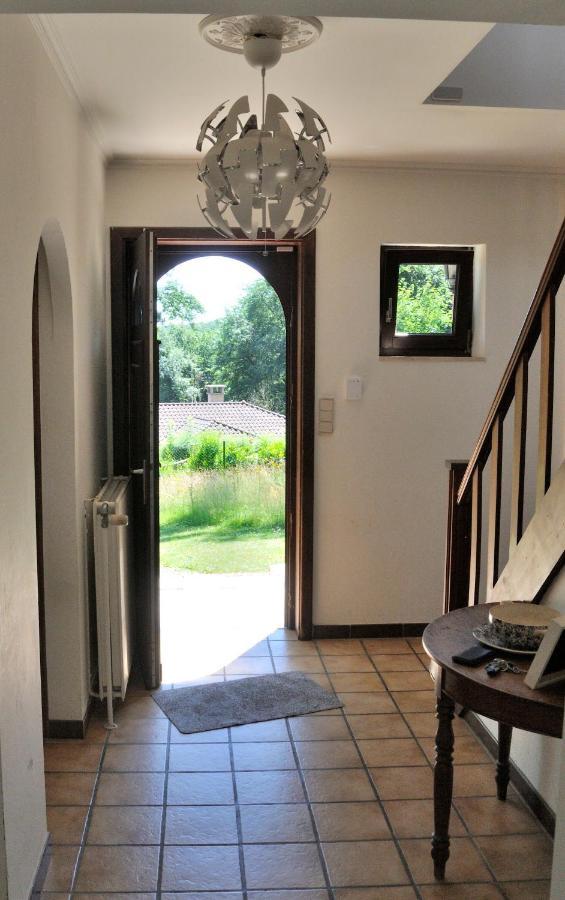 Suite Familiale Avec 2 Chambres Dans Une Villa - Quartier Vert Et Boise - 5 Kms De Namur Esterno foto