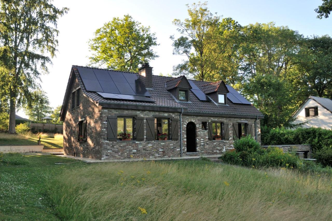 Suite Familiale Avec 2 Chambres Dans Une Villa - Quartier Vert Et Boise - 5 Kms De Namur Esterno foto