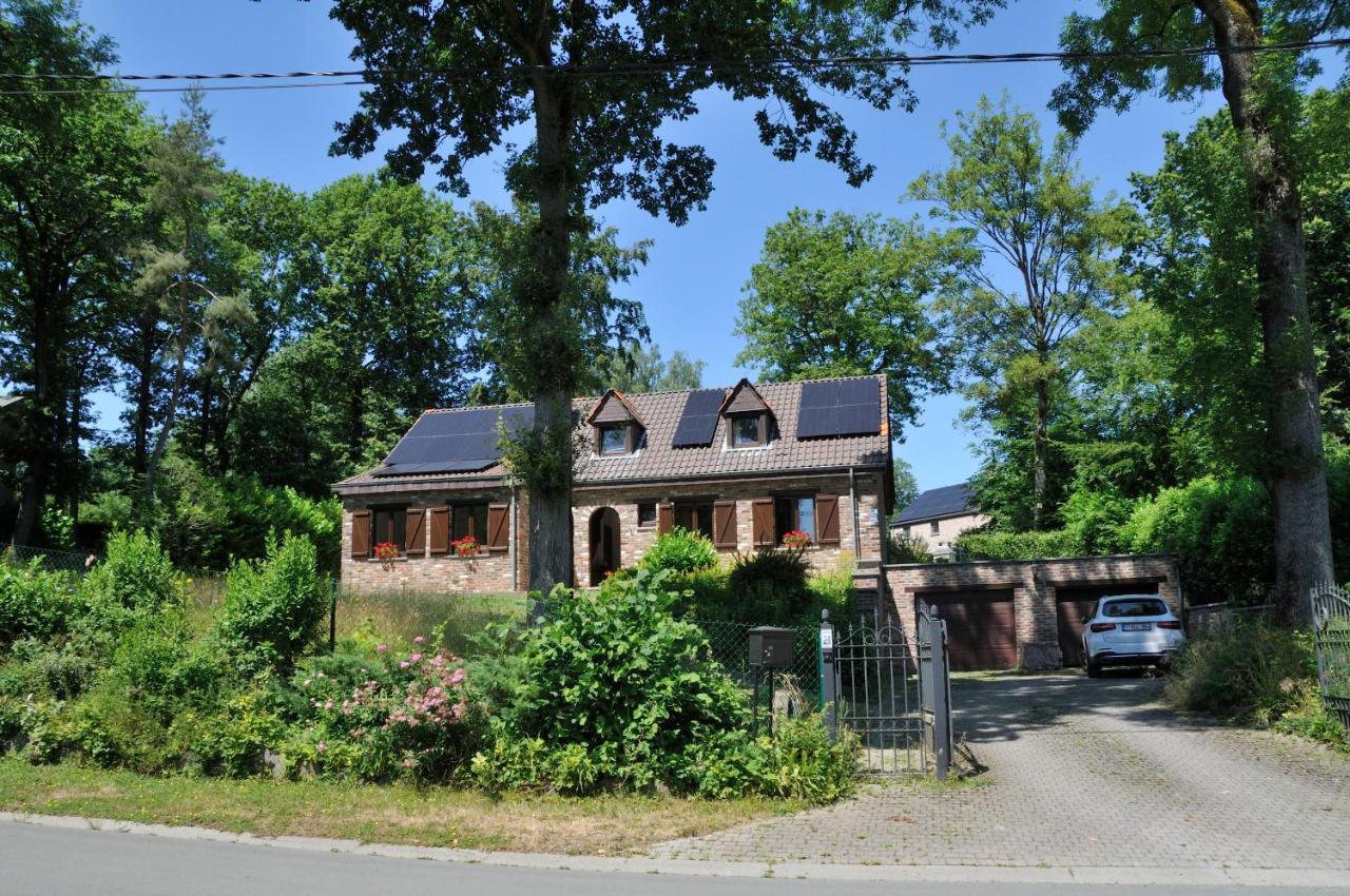 Suite Familiale Avec 2 Chambres Dans Une Villa - Quartier Vert Et Boise - 5 Kms De Namur Esterno foto