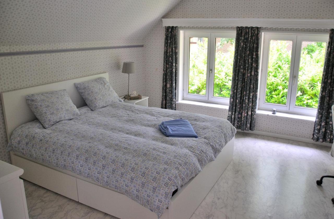 Suite Familiale Avec 2 Chambres Dans Une Villa - Quartier Vert Et Boise - 5 Kms De Namur Esterno foto
