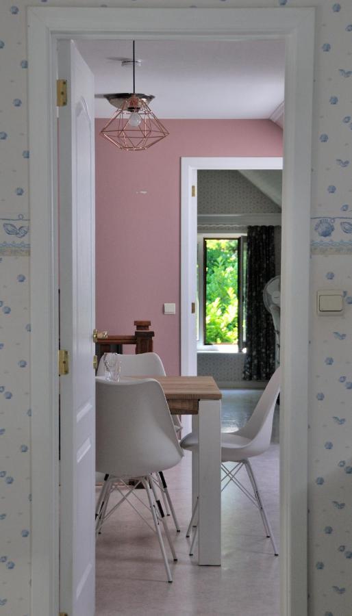 Suite Familiale Avec 2 Chambres Dans Une Villa - Quartier Vert Et Boise - 5 Kms De Namur Esterno foto